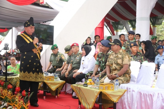 Kegiatan TMMD Ke-99 Diisi Terjun Payung Kowad Dan Polwan Di Tanjung